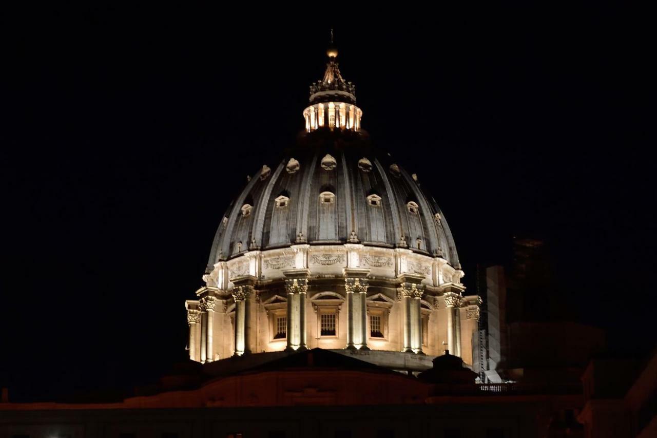 San Pietro Moonlight Luxury Apartment Рим Екстер'єр фото